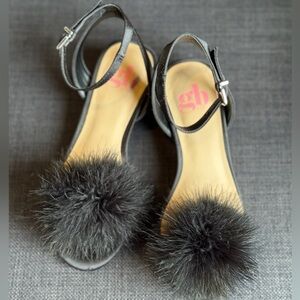 gianni bini black pom pom sandal size 1 girls